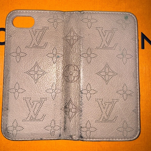 Pre-owned Louis Vuitton Mahina Folio iPhone 8 Phone Case M.K. Initials inside - Picture 2 of 10